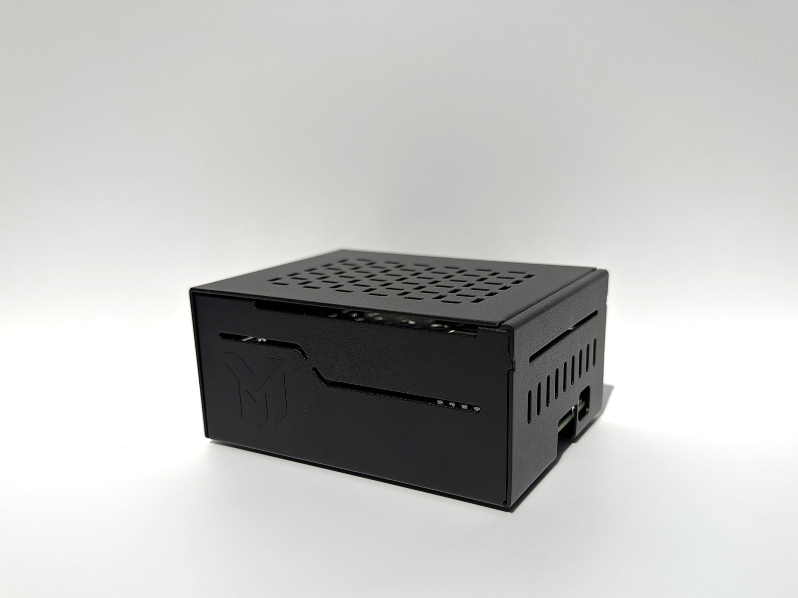MINEOMATBOX MINI im schwarzen Gehäuse