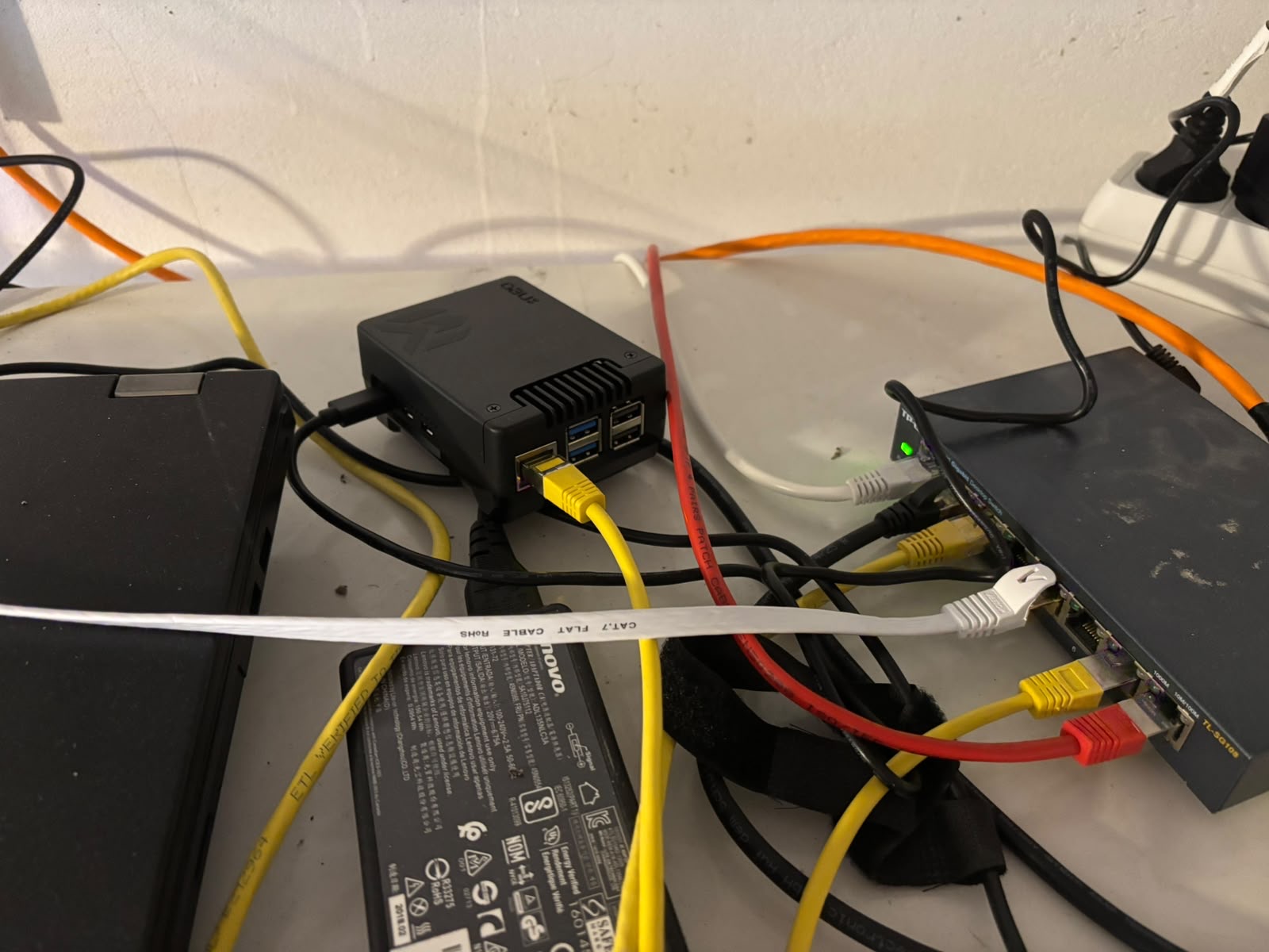Die MINEOMATBOX – per LAN mit Wechselrichter und Minern verbunden